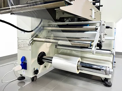 Місце для рулону плівки