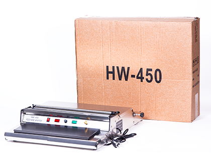 Має зручний розмотувач рулону стретч-плівки