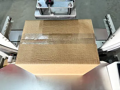 Швидке заклеювання картонних коробок
