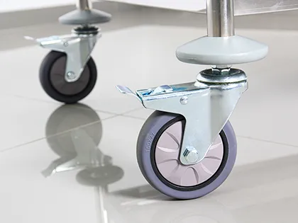 З гумовими колесами