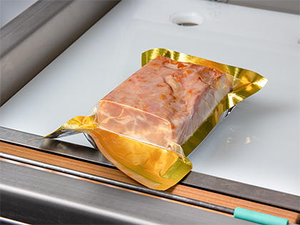 Вид продукту в пакеті після вакуумування