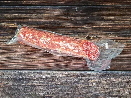 Вакуумування ковбаси Салямі
